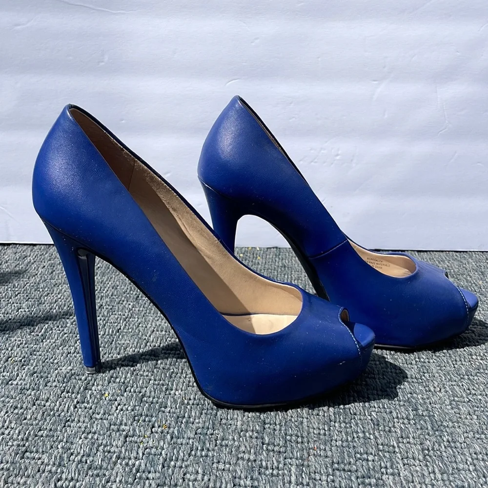 GUESS Navy Blue Leather Heels - Picture 1 of 4